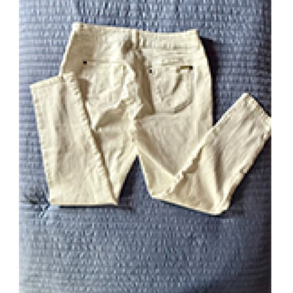 White So Slimming by Chico's Denim with Zippered Pockets White Jeans | Size 10 - Picture 6 of 9